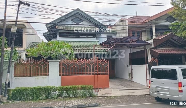 Dijual Rumah Strategis Pinggir Jalan Raya Di Bintaro Sektor 3