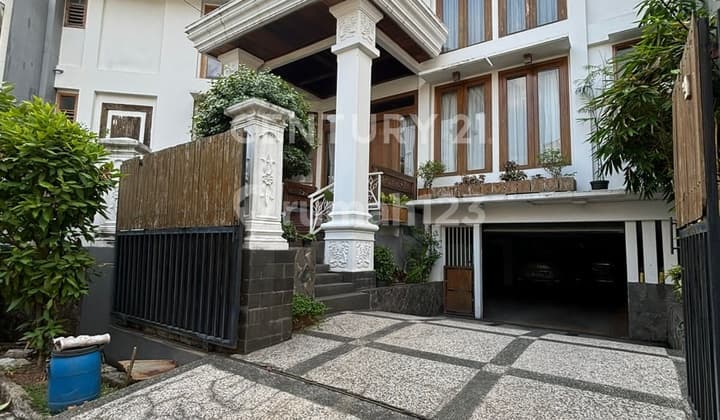 Rumah Mewah Ada Kolam Renang Di Bintaro Sektor 9