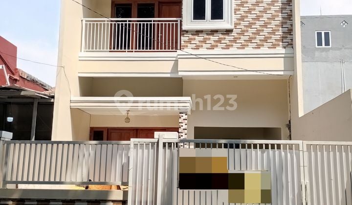 RUMAH BAGUS 2 LANTAI DI KOMPLEKS SUMUR BATU, JAKARTA PUSAT
