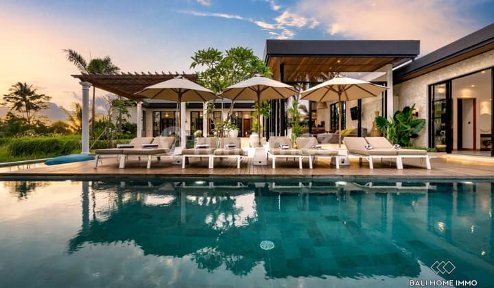 Vila Mewah 6 Kamar Tidur dengan Pemandangan Sawah dan Hutan untuk Dijual di Ubud - Rf9069