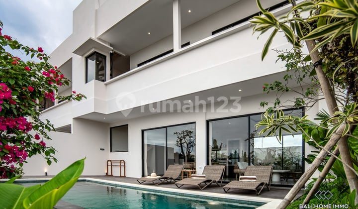 Villa 2 Kamar Tidur Baru untuk Dijual di Bali Dekat Pantai Kedungu - Rf1106