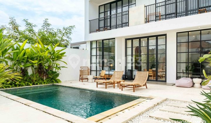 For Sale: 3-Bedroom Villa, Just a Few Minutes' Walk to Berawa Beach.
