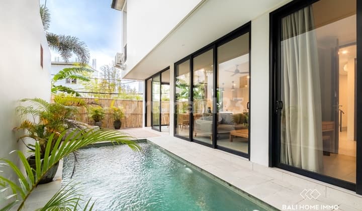 Vila 4 Kamar yang Terletak di Dalam Kompleks Pribadi di Canggu Batu Bolong - Rf8940