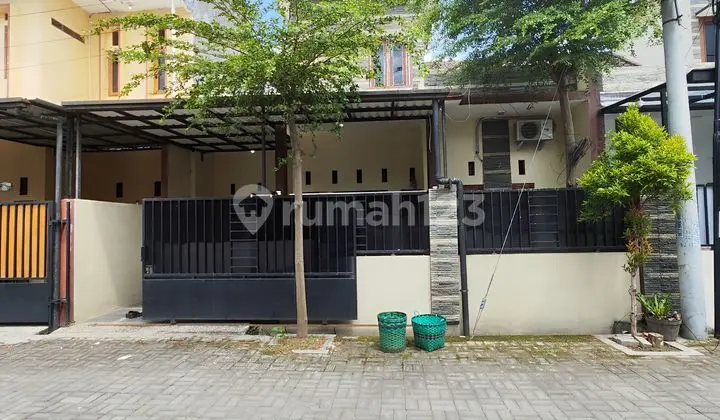 Rumah cantik di Cluster elite Colomadu Solo Barat