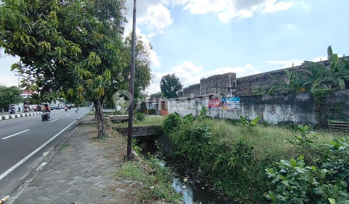 Commercial Land in Kerten Near Solo Square Mall