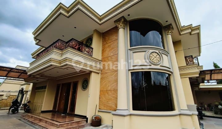 Rumah Sultan Klasik Mewah Fully Furnished Solo Baru
