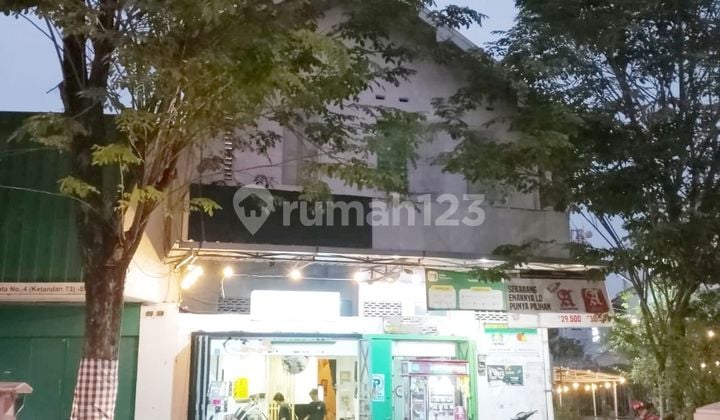 Ruang Usaha Tengah Kota Di Pasar Gede Solo