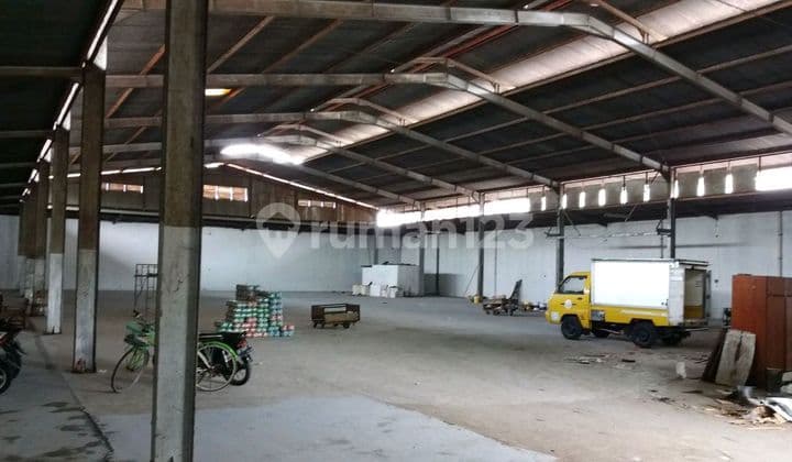 Gudang Akses Kontainer di Grogol Dekat Solo