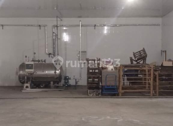 Non-Container Access Warehouse can be used as Business Space in Banjarsari Solo
