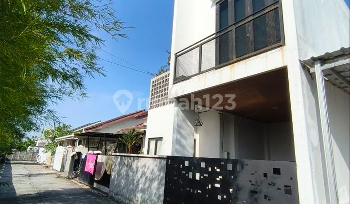 Rumah Scandinavian 2 Lantai Siap Huni di Gentan Dekat Solo