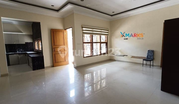 Murah Rumah Cakep Semifurnishef Area Solobaru