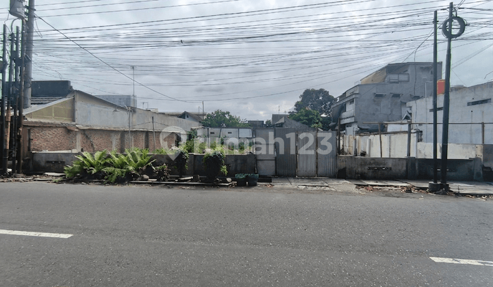 Strategic land suitable for homes and commercial spaces in Laweyan Solo.