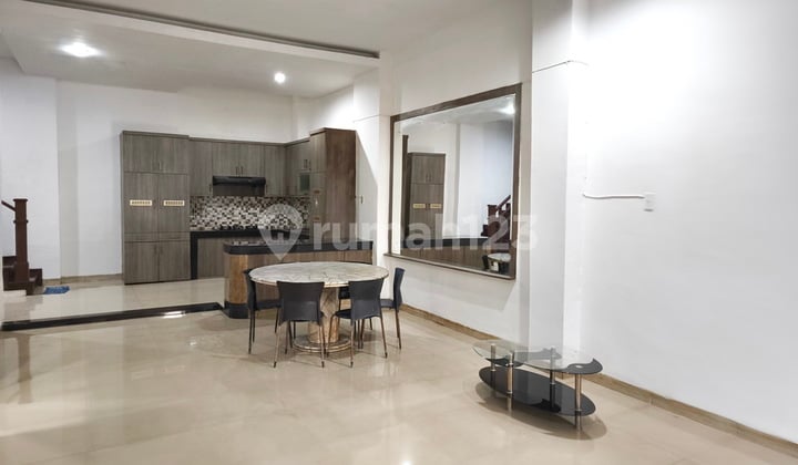 Disewa Rumah 1,5 Tingkat Komplek Cemara Asri Jalan Salak