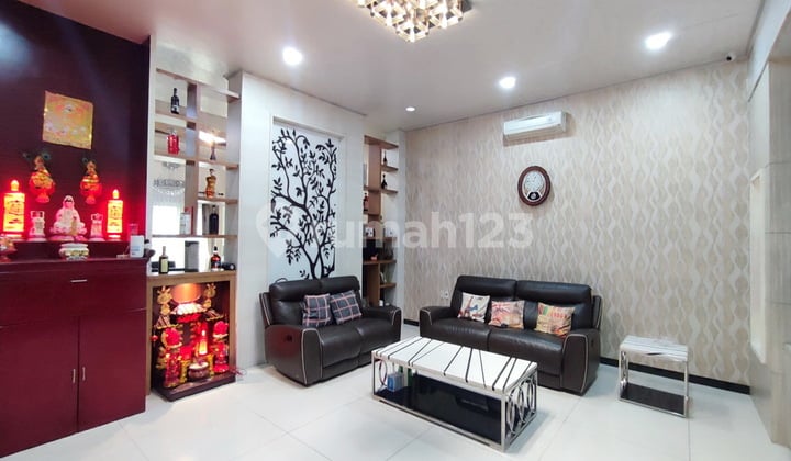 Dijual Villa 2 Lantai Furnished di Komplek Cemara Kuta, Jalan Nusa Dua, Medan Estate