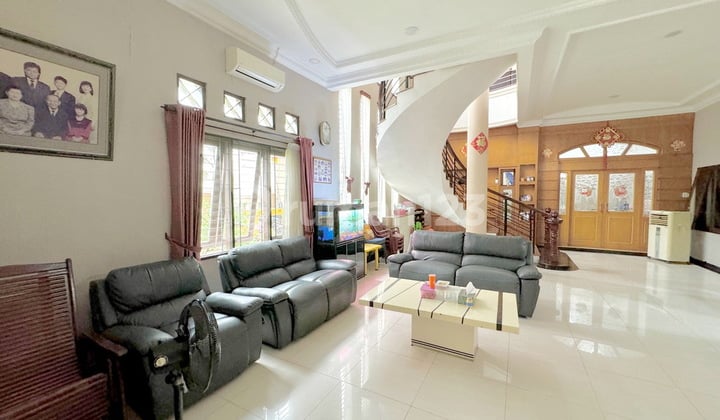 Dijual Villa Hook Komplek Cemara Asri