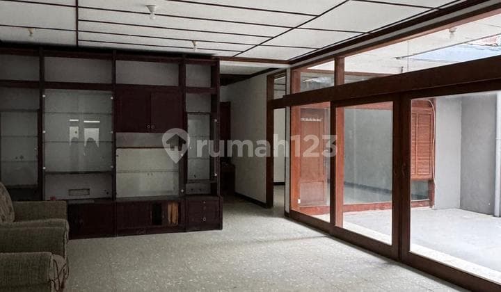 Rumah Classic Rajawali Sakti Raya Cocok untuk Tinggal / Kantor