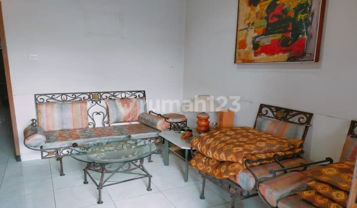 Rumah Lokasi Strategis Singgasana Pradana Mekarwangi Siap Huni