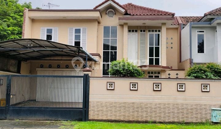 Disewakan Rumah Mewah Luas Ada Furniture dengan Banyak Kamar di Citra Raya Tangerang