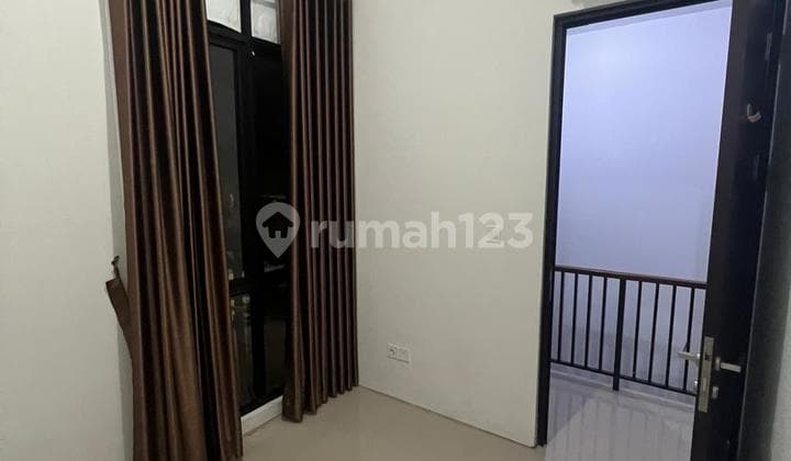 Di Sewakan Rumah 2 Lantai Dekat Green Lake City Kompleks Citra Garden Puri