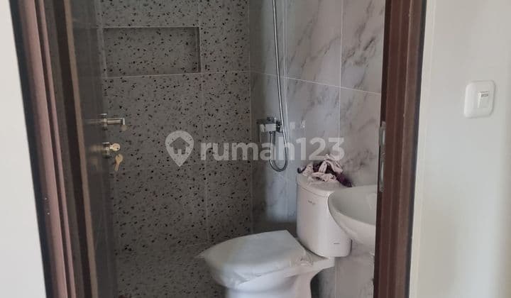 Brand New Luxurious 2.5-Story House in Kosambi Baru