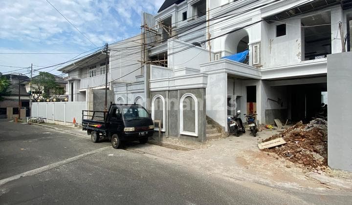 Tebet Brand New dengan Lift Dekat ke LRT Tebet