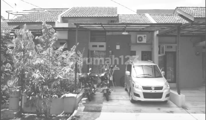 Minimalist House Strategic Location Graha Raya