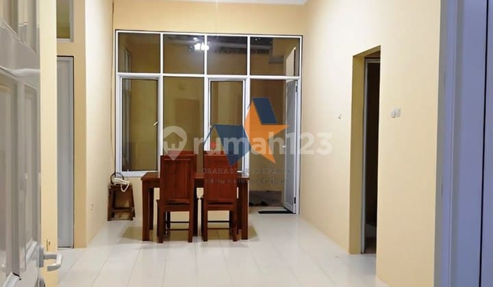 Rumah Dengan Tanah Luas Di Graha Raya Bintaro Tangsel