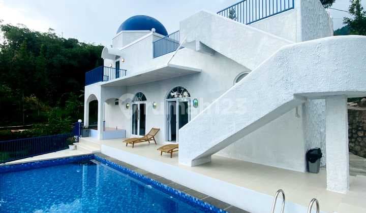 Beautiful Villa Blue Door Mega Mendung