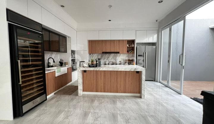 Luxury House for Sale in Kebayoran Lama, Ready to Live In, Newly Renovated