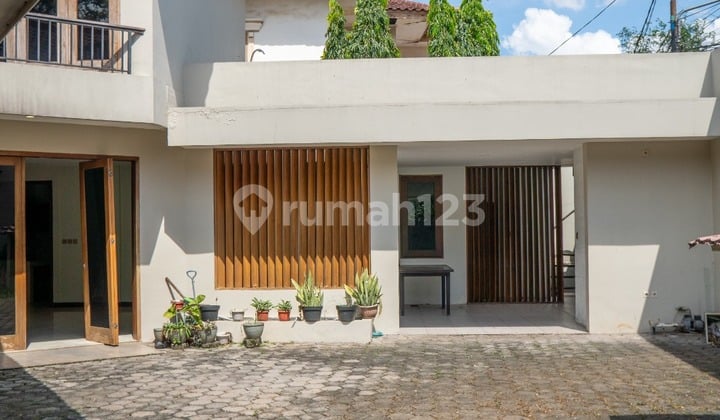 Rumah Mewah Menteng Dalam, Posisi Bagus dan Siap Huni