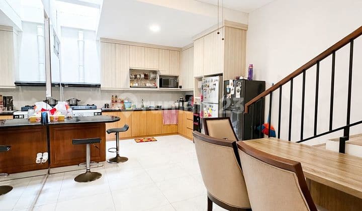 Permata Buana House - Neat and Ready to Occupy