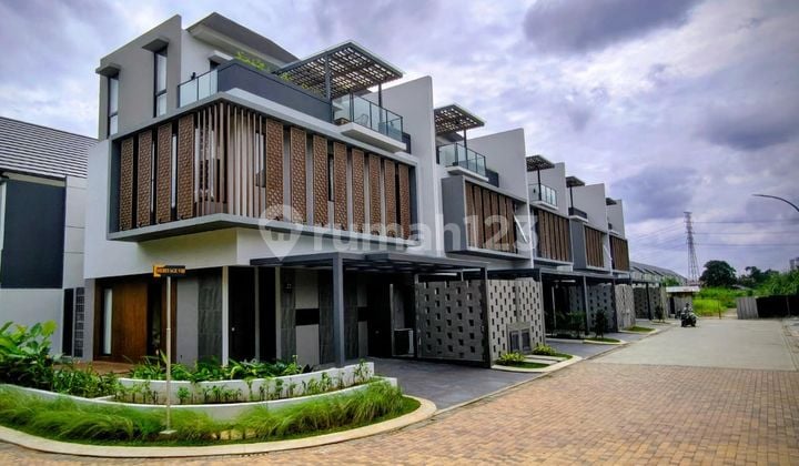 Rumah Puri 11 Heritage Signature Lebar 9, Metland Puri Brand New