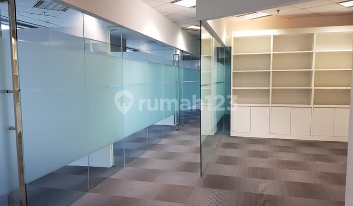 Kantor 224 M2 di Sampoerna Strategic Sudirman Kondisi Fitted