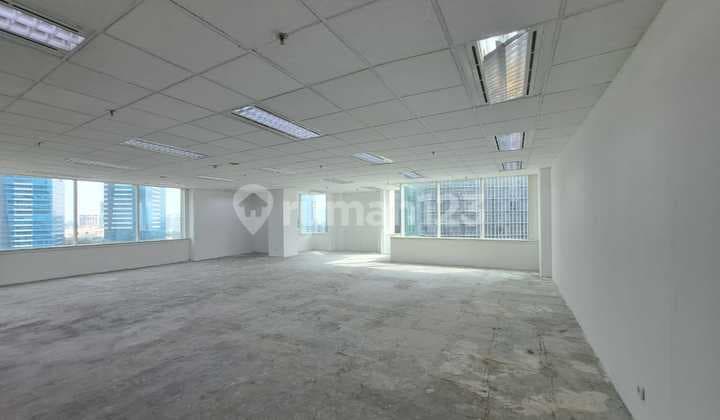 Sewa Kantor Kondisi Bare 348 m2 di Menara Rajawali Mega Kuningan
