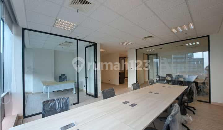 Sewa Kantor Siap Huni Brand New 92 m2 di Menara Sun Life Mega Kuningan