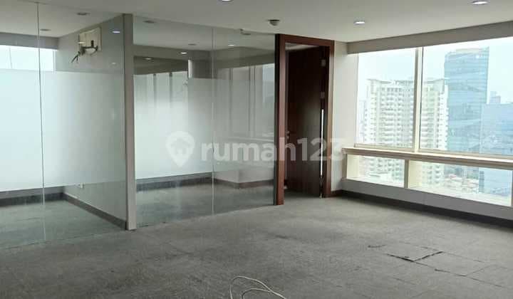 Sewa Kantor 197 m2 Sdh Ada Partisi di Grand Slipi Tower, Hrg Ekonomis