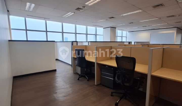 Sewa Kantor Semi Furnish 425 m2 di Gedung RDTX Square Kuningan