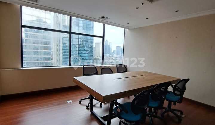 Sewa Kantor Semi Furnish 143 M2 di Wisma Nugra Santana Sudirman