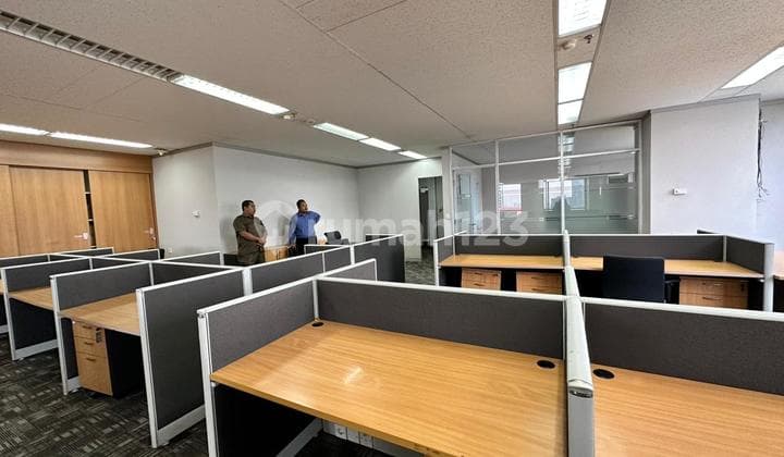 Sewa Kantor Full Furnish 209 M2 di Menara Thamrin Jakpus, Hrg Nego