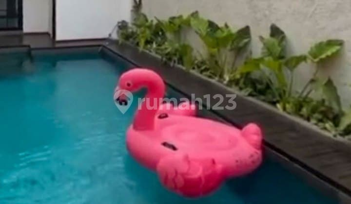 Classic House With Private Pool Cilandak Barat