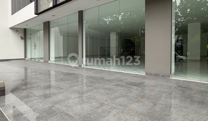 Gedung Brand New 3,5 Lantai di Radin Inten