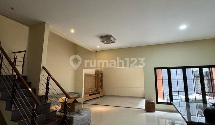 Dijual Rumah Dalam Komplek di Kalisari Jakarta Timur