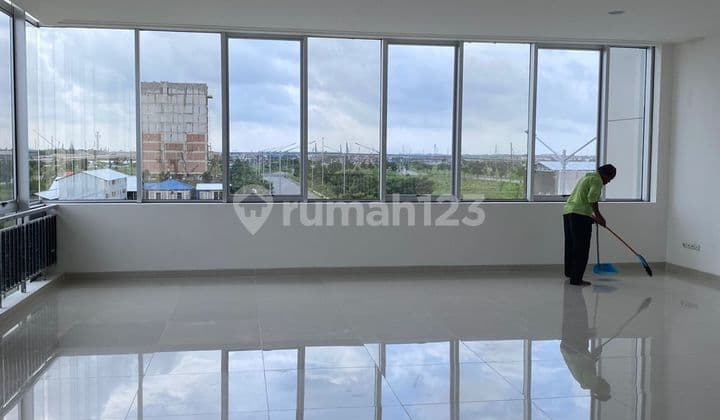 Ruko Soho Wallstreet in PIK, Size 8x18 m². 3-Story Building. Price 10.5 Billion Negotiable.