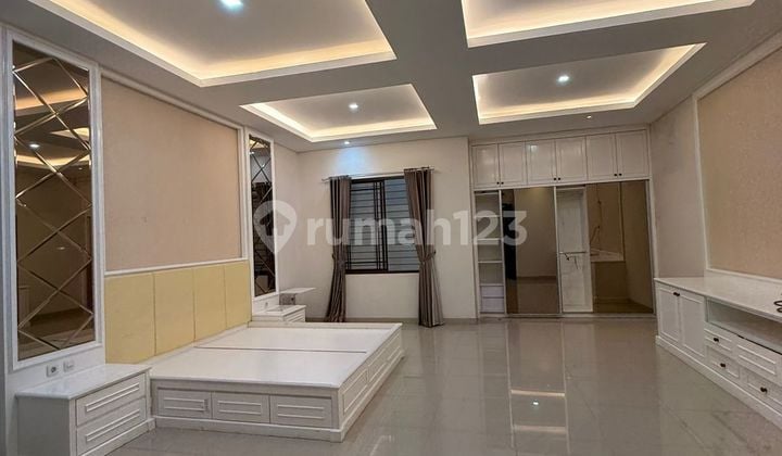 Rumah di Green Lake City Cluster Asia Uk. 6X18 M2 Luas Bngunan 180 M2kt: 4+1Km: 2+1 SHM Renov 2,5 Lantai ( Pondasi Bs Utk Bangun 3 Lantai )Hadap Utara Listrik : 4.400 Semi Furnish ( Interior Yg Nempel Ditinggal ). Harga 3,1 Milyar Nego