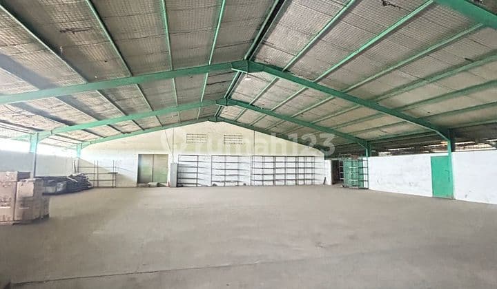 Gudang Di Kapuk Luas Tanah 1200 M²(60x20)luas Bangunan 1200 M²listrik 5500wattada Lift Barangmsuk Container 40 Feetharga 600juta/thn