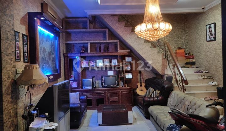 Rumah Tubagus Angke,Rumah Berada di Area Tubagus Angke, Salah Satu Kawasan Strategis di Jakarta Barat, Dekat Pusat Aktivitas dan ******** 12,5X8m². Full Renov Bangunan 3 Lantai. Harga 2,5 Milyar Nego Sampai Jadi