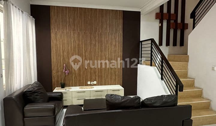 Puri Media La Gardia House
Land Area 144 m² (8x18)
Building Area 200 m²
4+1 Bedrooms
3+1 Bathrooms
SHM Certificate
2-Story Building
Price 3.8 Billion Net