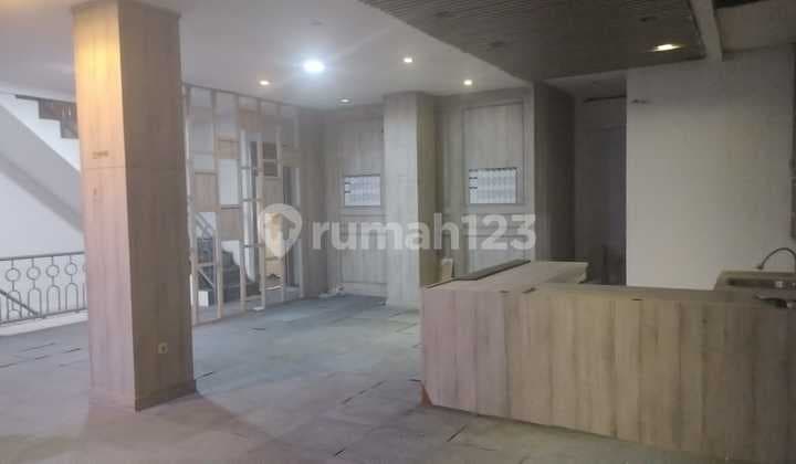 Ruko Kelapa Gading Boulevard Raya Luas Tanah 200 M² ( 10x20 )luas Bangunan 680 M²bangunan 4,5 Lantai Hadap Utara Kamar Mandi 4 Listrik 56.000 Watt Surat Shm Air Pam Harga Sewa 475jt/thn Minimal Sewa 3thn