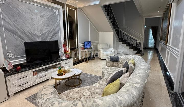 American Classic House at Manyar Permai, Land Area 187.5 m² (7.5x25), Building Area 450 m², 3-Story Building, 3+1 Bedrooms, 5+1 Bathrooms, 1 Office Room, 1 Karaoke Room, Fully Marble, Fully Furnished, Independent Building (2021), South-Facing, PPJB Certificate, Starting from 10