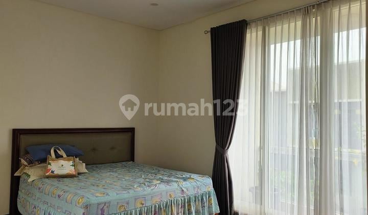 Rumah Siap Huni Cluster Mozart, Gading Serpong Luas Tanah 170 M² Luas Bangunan 200 M² Bangunan 2 Lantai 3+1 Kmr Tidur 2+1 Kmr Mandi Hadap Utara Listrik 5.500 Watt Row Jalan 3 Mobil Unfurnished Lantai Marmer Lantai Kmr Tidur Full Parket Ppjb Siap Ajb Harga